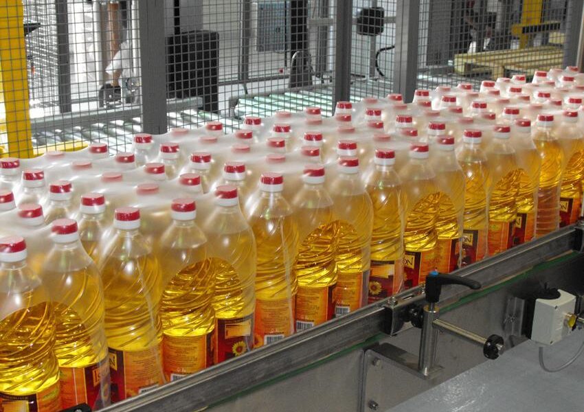 Oil packed in Pet Bottles